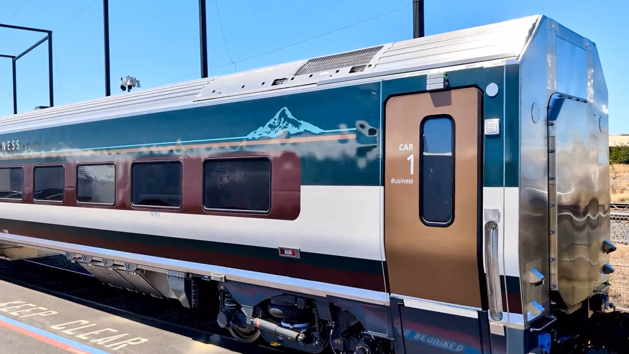 Sixth Amtrak Cascades Trainset Departs for Testing