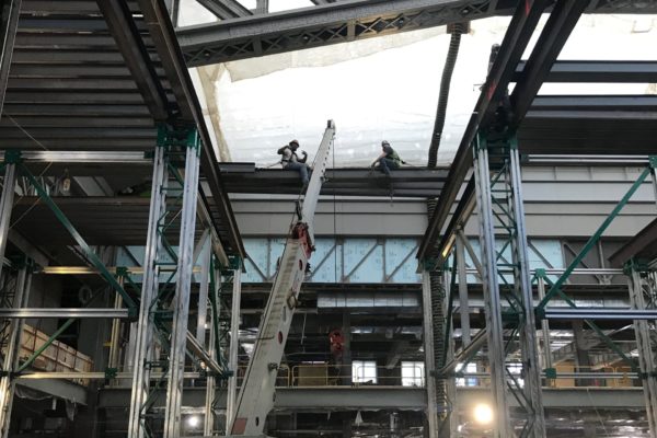 Main Hall The 92-foot high skylight will rest upon these architecturally dramatic steel trusses, which are from the building’s original foundation, and overlook the atrium boarding concourse, which is approximately the size of the Grand Central Terminal’s Main Hall. The atrium boarding concourse will feature a combined ticketing and baggage unit, a new Metropolitan Lounge, a new reserved customer waiting room, casual waiting space with high top tables and retail and food shops.