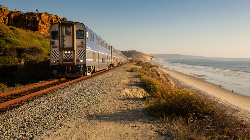 Amtrak Pacific Surfliner Welcomes Thanksgiving Travelers Onboard